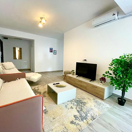 Soho Apartment - City View With Rooftop Garden Bukares Bagian luar foto