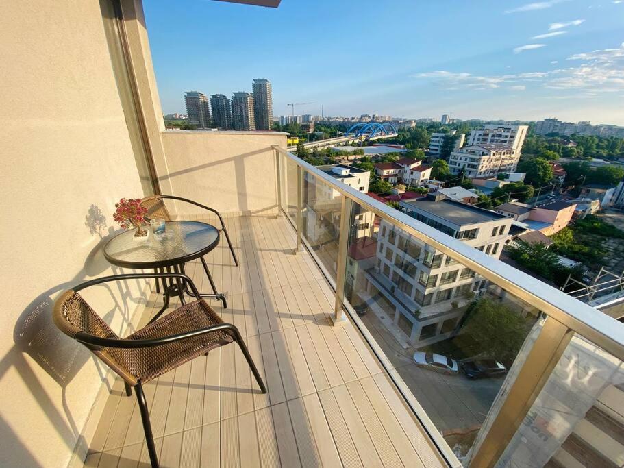 Soho Apartment - City View With Rooftop Garden Bukares Bagian luar foto