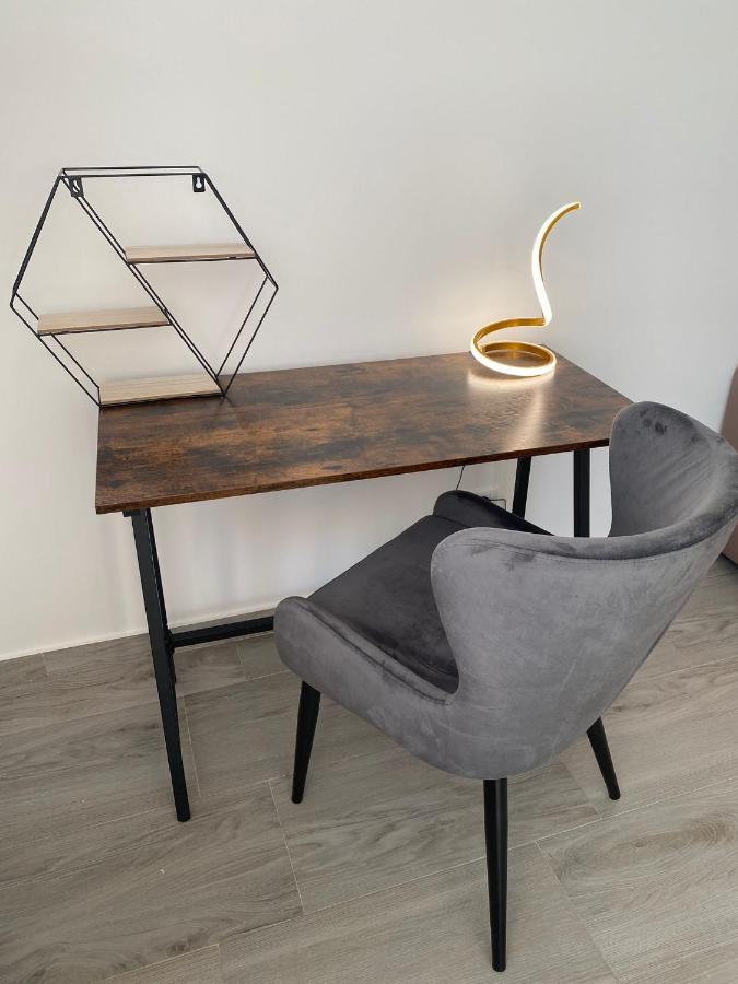 Soho Apartment - City View With Rooftop Garden Bukares Bagian luar foto