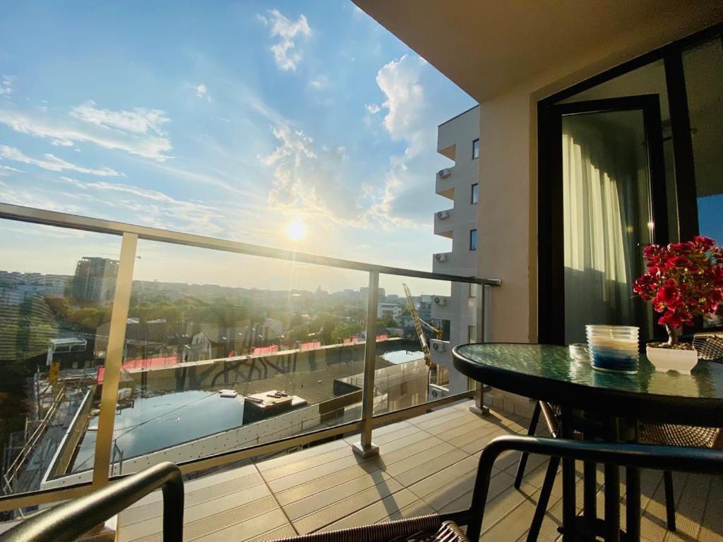 Soho Apartment - City View With Rooftop Garden Bukares Bagian luar foto